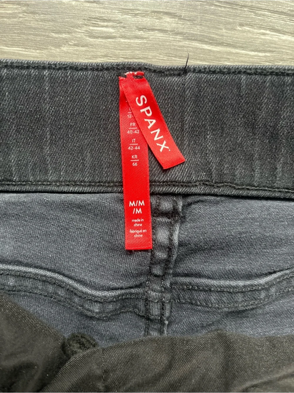 Spanx Black Cropped Straight Leg Pull On Faded Stretch Denim Jeans Size M Casual